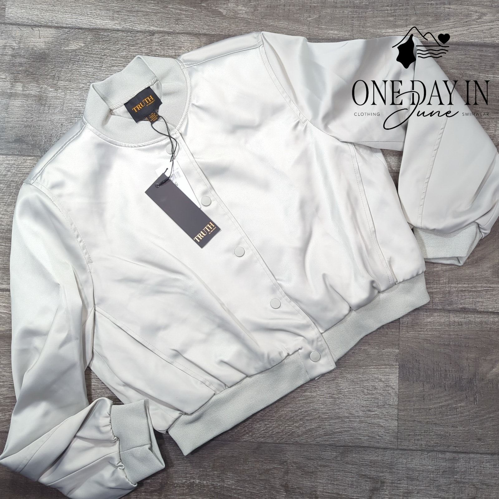 Truth Crop Snap Front Jacket Size L